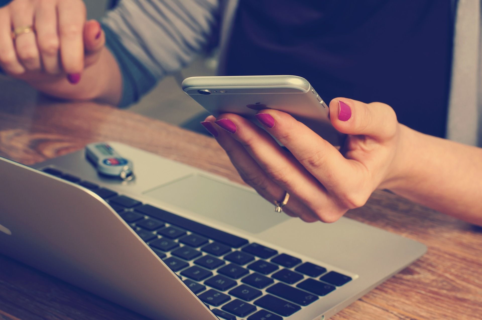 If you can't work an executive recruiter, this is what you need to know about the process of offers.