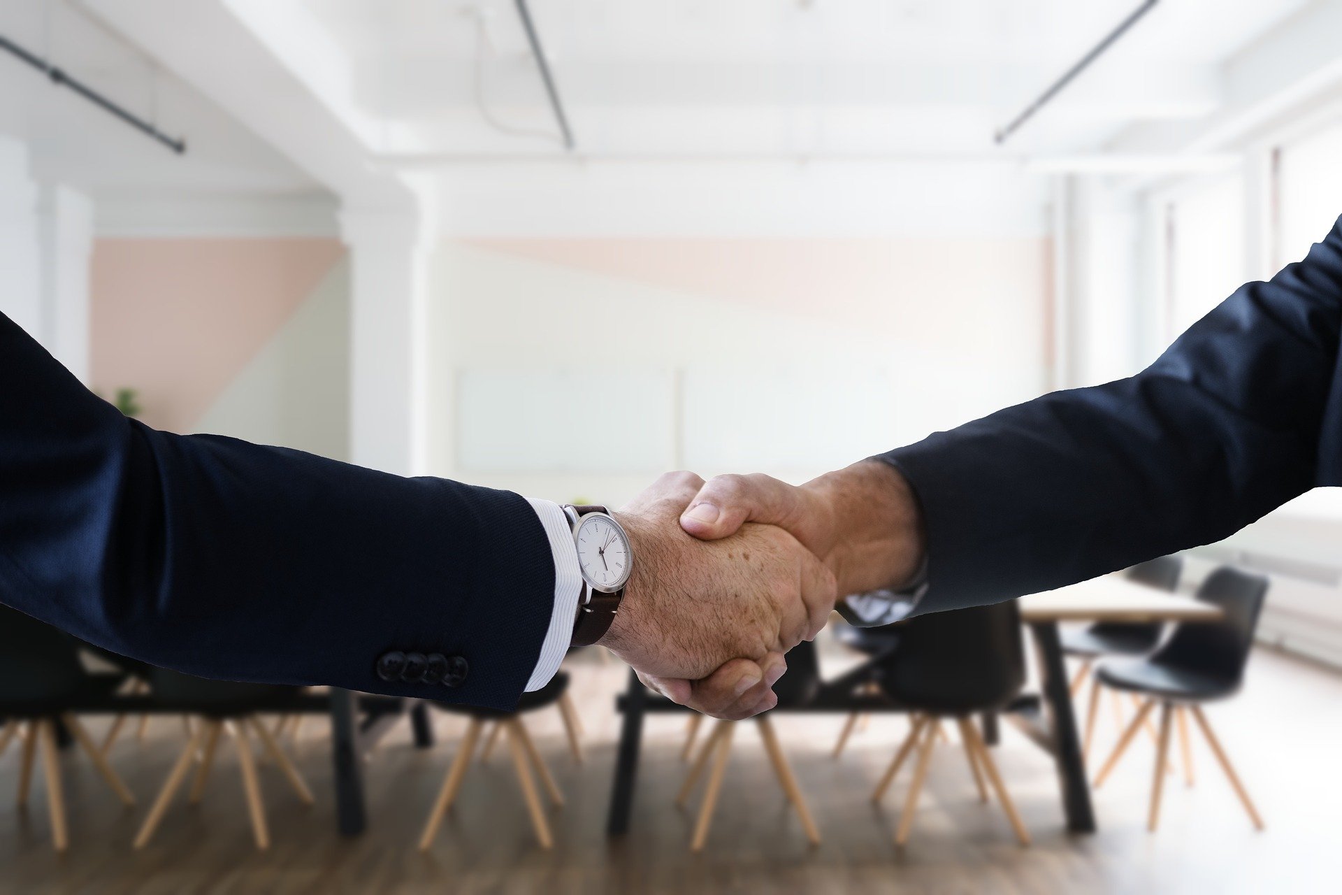 Here are 25 reasons why you should be working with a recruiter no matter what your circumstances.