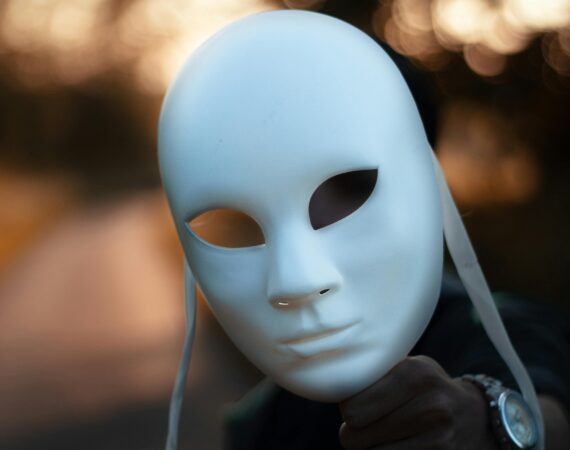 When is it time to remove your mask during the hiring process? Here's what to know.